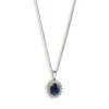 Colgante de oro blanco con zafiro oval y orla de diamantes