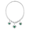 Collar de oro blanco con diamantes y esmeraldas talla corazón