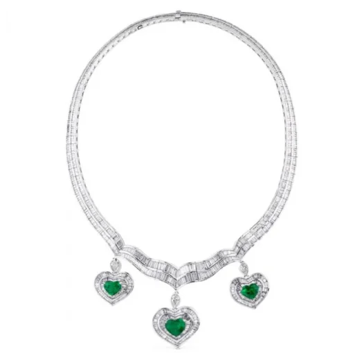 Collar de oro blanco con diamantes y esmeraldas talla corazón