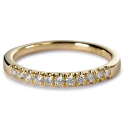 Media alianza de oro amarillo con diamantes en garra 0.18 quilates