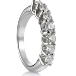 Media alianza de oro blanco con 7 diamantes en garra