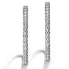 Pendientes de aro finos de oro blanco con diamantes