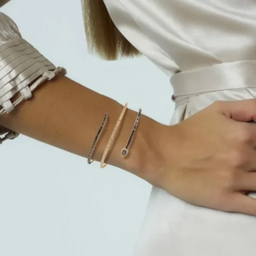Pulsera de muelle 3 vueltas de oro rosa con diamantes blancos y negros