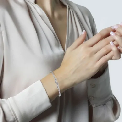 Pulsera rígida "Shiny Drops" de oro blanco con diamantes en chatón y diamantes en 4 garras