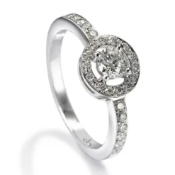 Solitario de oro blanco 0,39 quilates con orla de pavé de diamantes 0,59 quilates