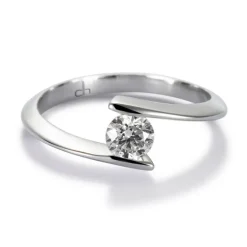Solitario "Encuentro" de oro blanco con diamante talla brillante de 0.42 quilates