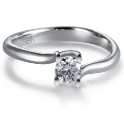 Solitario "Leticia" de oro blanco con diamante talla brillante 0.07 quilates