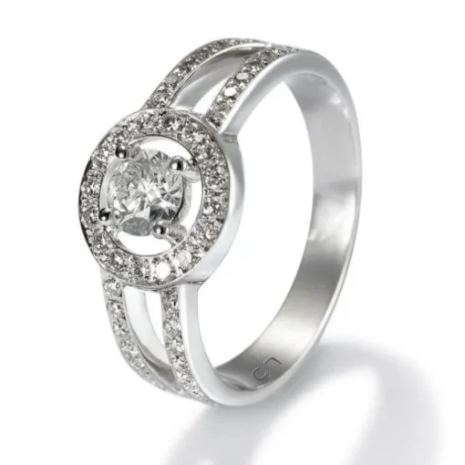 Solitario "Martina" de oro blanco con diamante central en 4 garras, orla y montura de diamantes