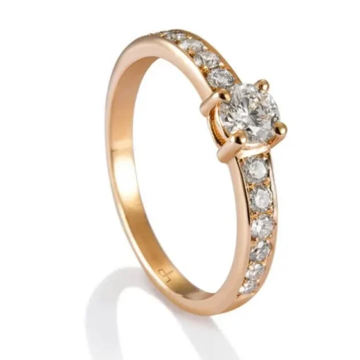 Solitario "Norah" de oro rosa con diamante central en garra y brillantes en montura
