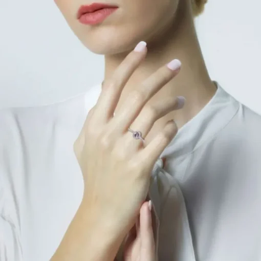 Sortija "Caramelo" de oro blanco con morganita talla oval y diamantes
