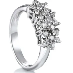 Sortija de oro blanco con 3 rosetas de diamantes en garra