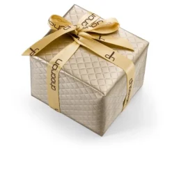 Sortija de oro blanco con roseta de diamantes en engaste invisible