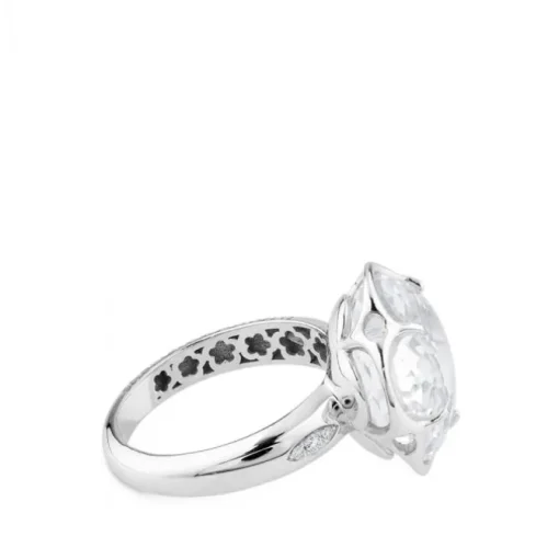 Sortija de oro blanco línea Bon Ton de Pasquale Bruni con cuarzo blanco y laterales con pavé de diamantes