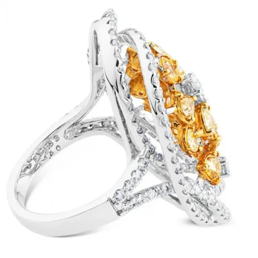 Sortija fantasía de oro blanco con pavé de diamantes y diamantes fancy