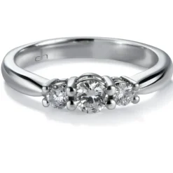 Sortija tresillo "Constanza" de oro blanco y diamantes