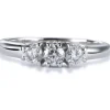 Tresillo de oro blanco con diamantes en garra