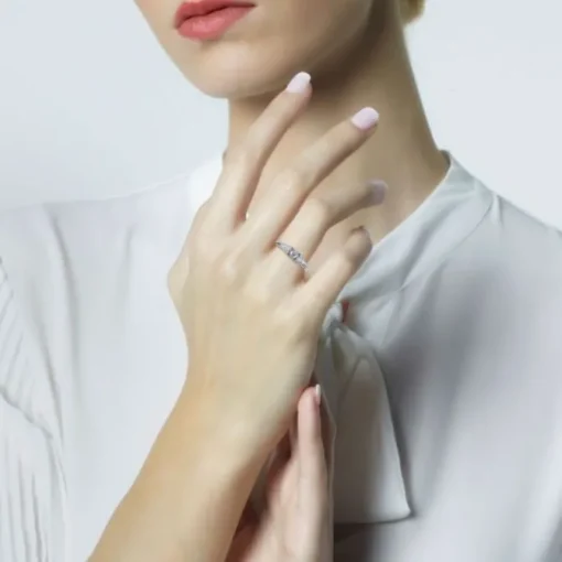 Tresillo de oro blanco con diamantes en garra